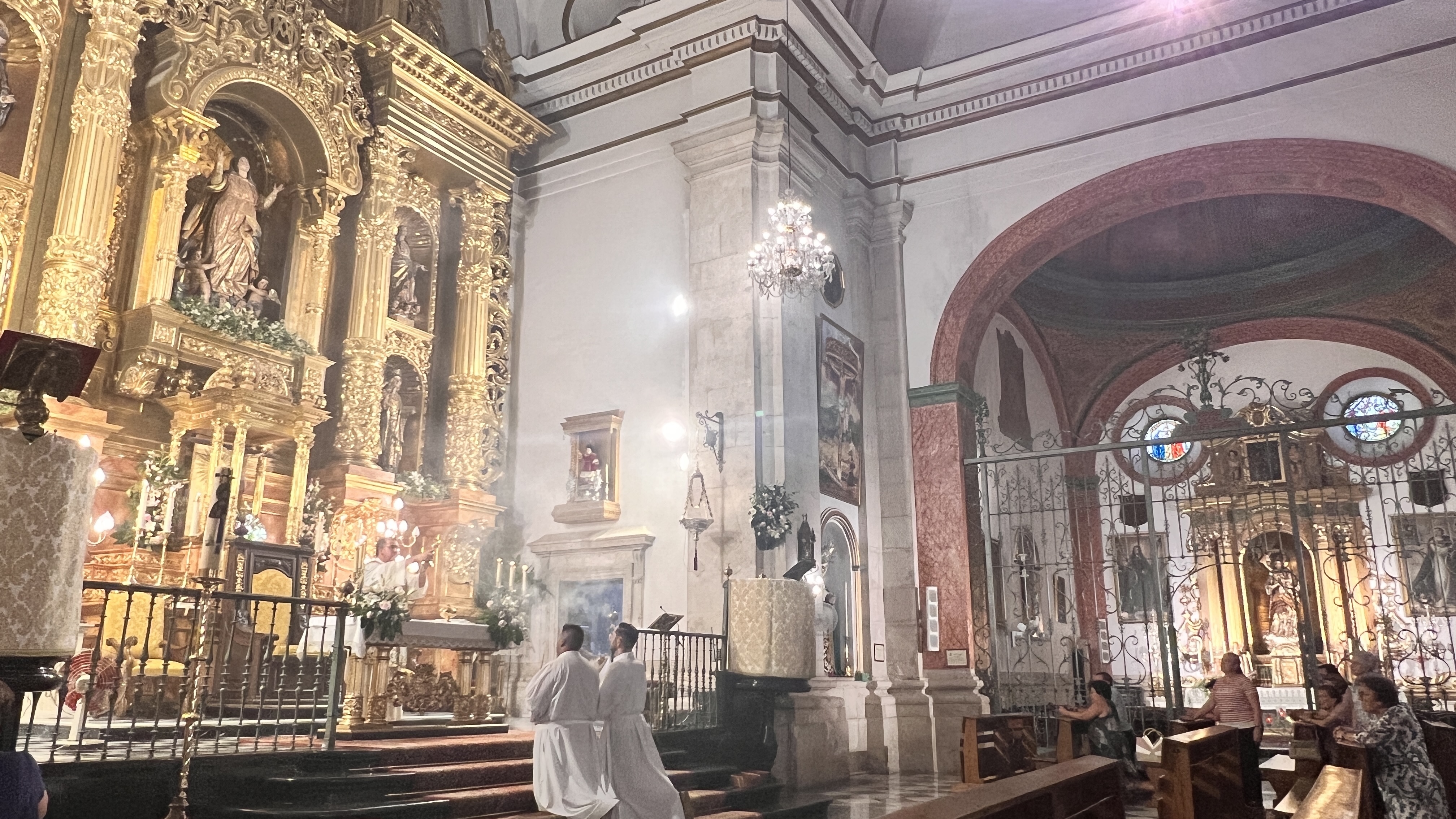 Altar mayor y Capilla de San José Iglesia de la Asunción de Nuestra Señora en Jódar 