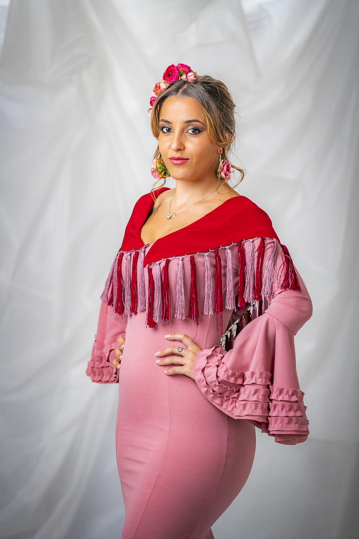 fotografía mujer vestida de flamenca en jódar