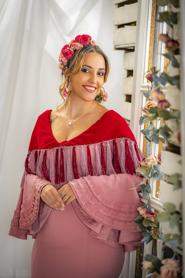 fotografía mujer vestida de flamenca en jódar